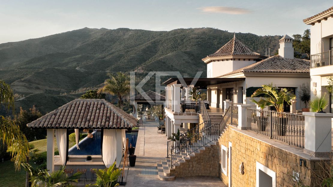 Villa de lujo en alquiler con spa interior, cine y vistas panorámicas a la montaña en Benahavís