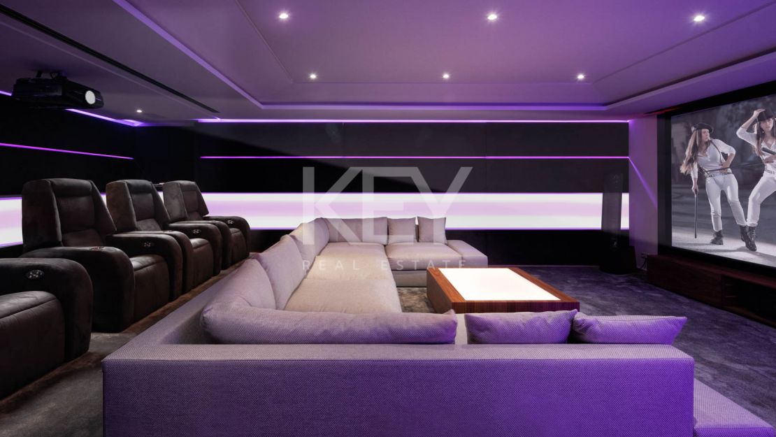 Villa de lujo en alquiler con spa interior, cine y vistas panorámicas a la montaña en Benahavís