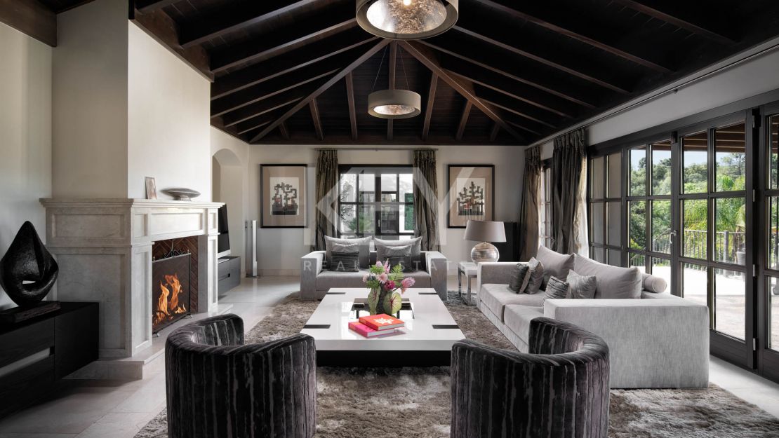 Villa de lujo en alquiler con spa interior, cine y vistas panorámicas a la montaña en Benahavís