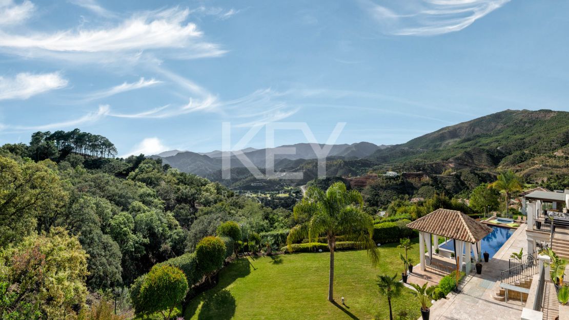 Villa de lujo en alquiler con spa interior, cine y vistas panorámicas a la montaña en Benahavís
