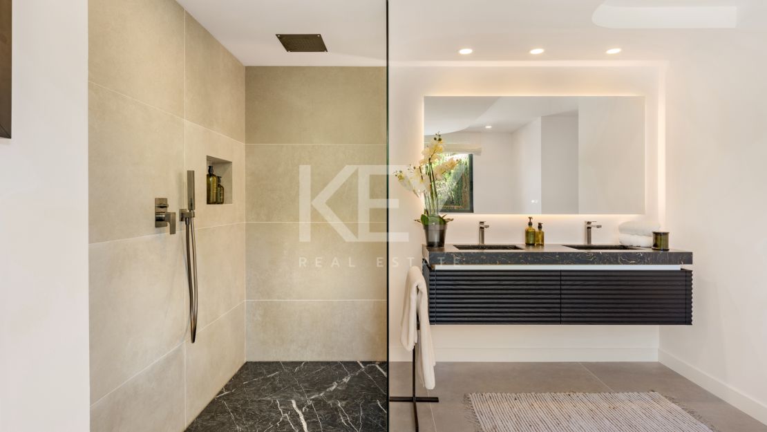 Exquisita residencia en la Milla de Oro con vistas panorámicas al mar y a la montaña