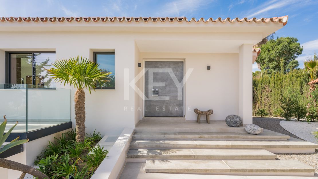 Exquisita residencia en la Milla de Oro con vistas panorámicas al mar y a la montaña