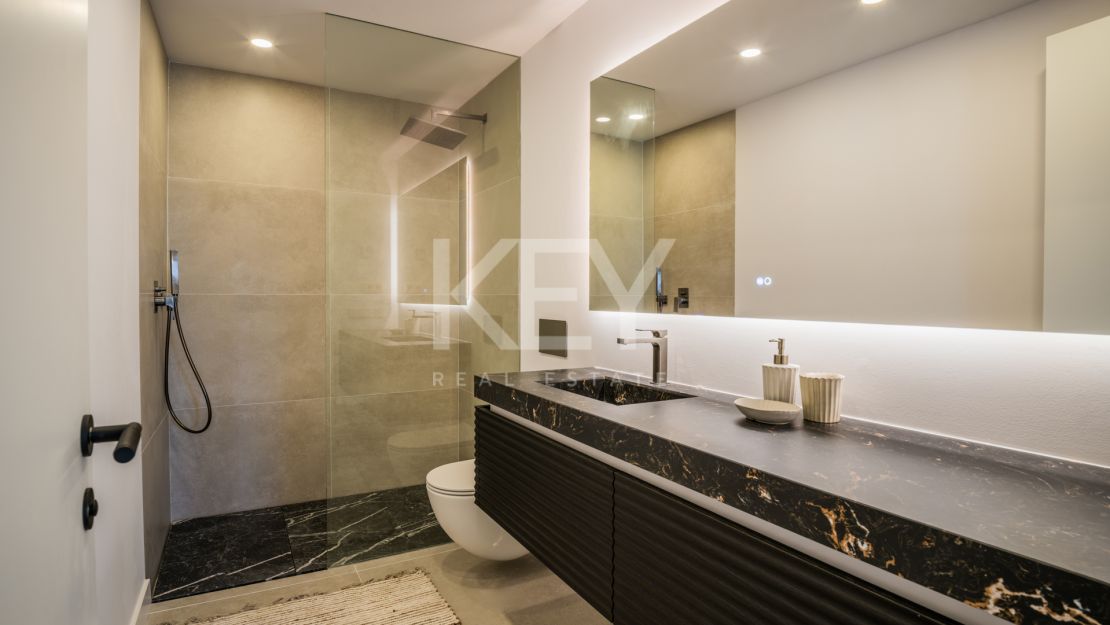 Exquisita residencia en la Milla de Oro con vistas panorámicas al mar y a la montaña