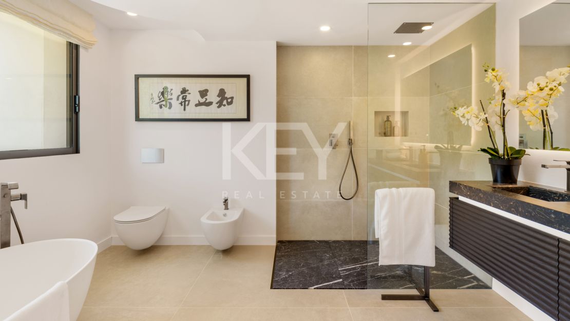 Exquisita residencia en la Milla de Oro con vistas panorámicas al mar y a la montaña