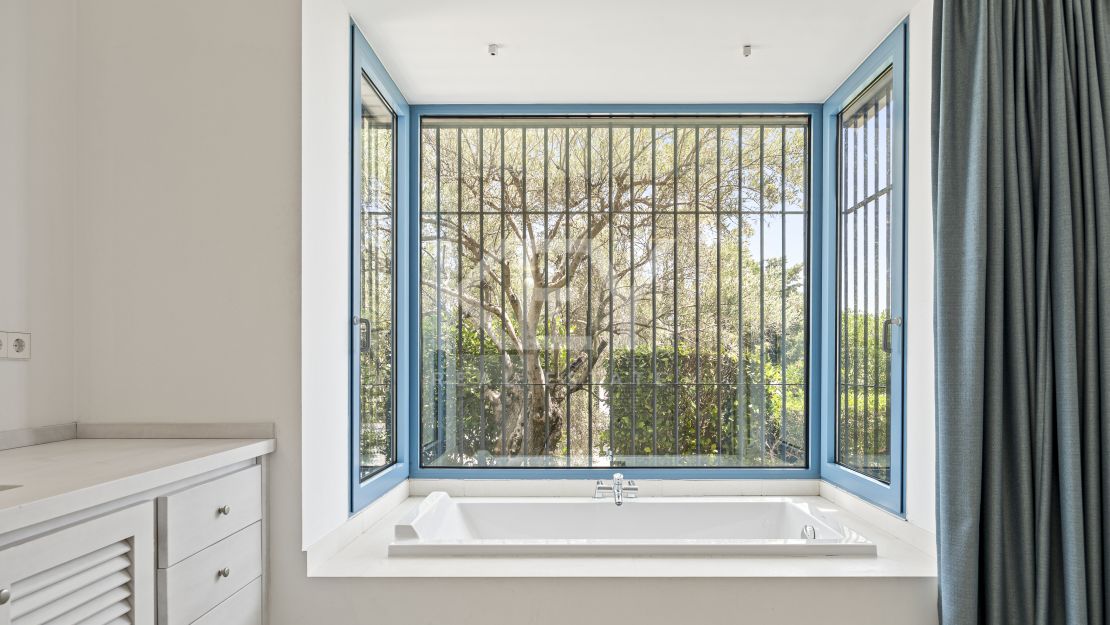 Villa privada con estilo nórdico-andaluz en Monte Mayor Country Club, Benahavís