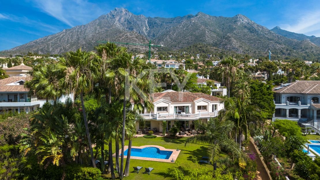Elegant and Classic South-Facing Villa for Sale in Marbella's Golden Mile