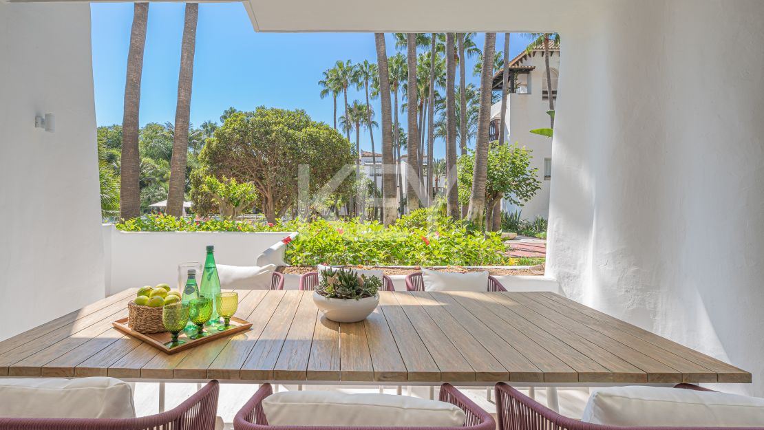 Lujoso apartamento en planta baja de 3 dormitorios en Puente Romano Resort con vistas al entorno idílico