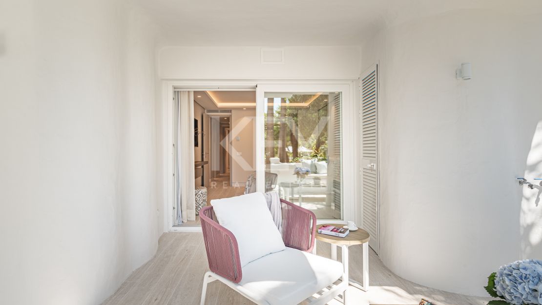 Lujoso apartamento en planta baja de 3 dormitorios en Puente Romano Resort con vistas al entorno idílico