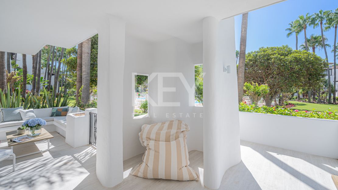 Lujoso apartamento en planta baja de 3 dormitorios en Puente Romano Resort con vistas al entorno idílico