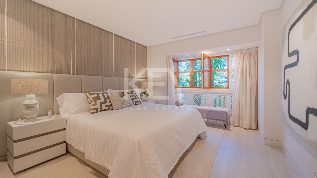 Lujoso apartamento en planta baja de 3 dormitorios en Puente Romano Resort con vistas al entorno idílico