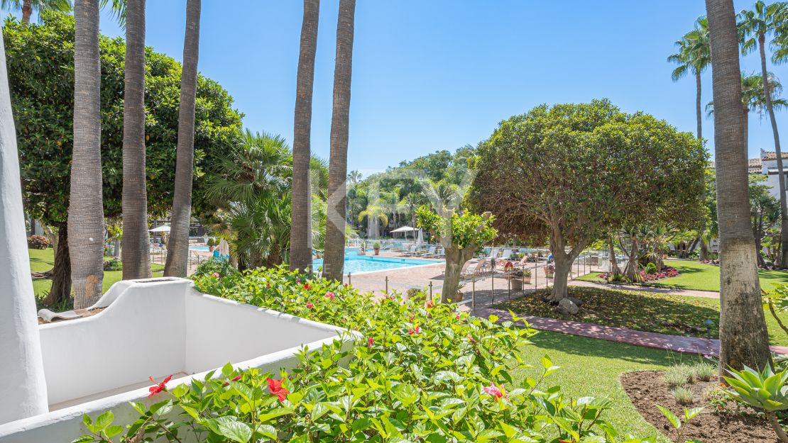 Lujoso apartamento en planta baja de 3 dormitorios en Puente Romano Resort con vistas al entorno idílico