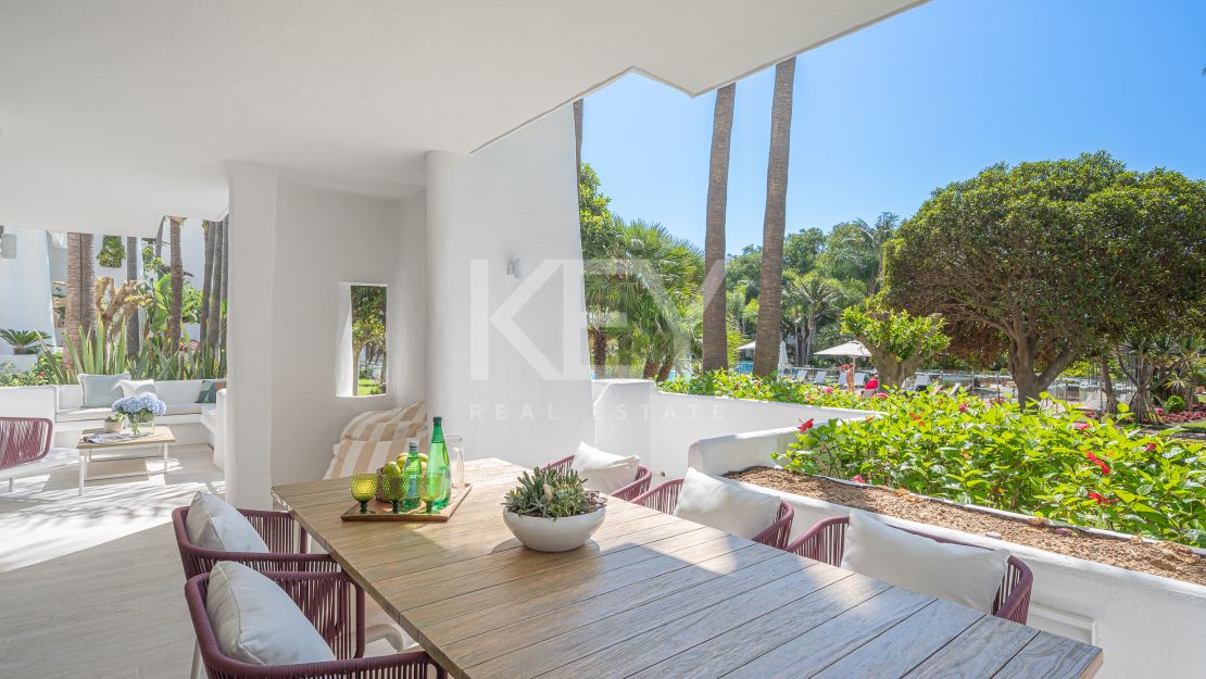 Lujoso apartamento en planta baja de 3 dormitorios en Puente Romano Resort con vistas al entorno idílico