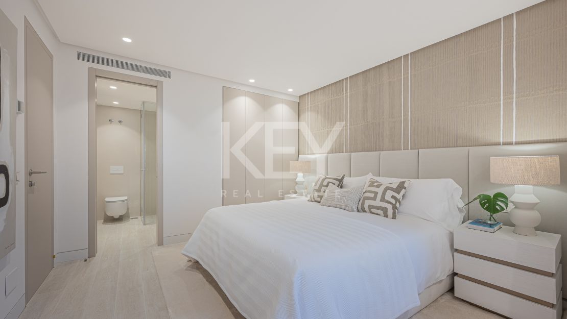 Lujoso apartamento en planta baja de 3 dormitorios en Puente Romano Resort con vistas al entorno idílico