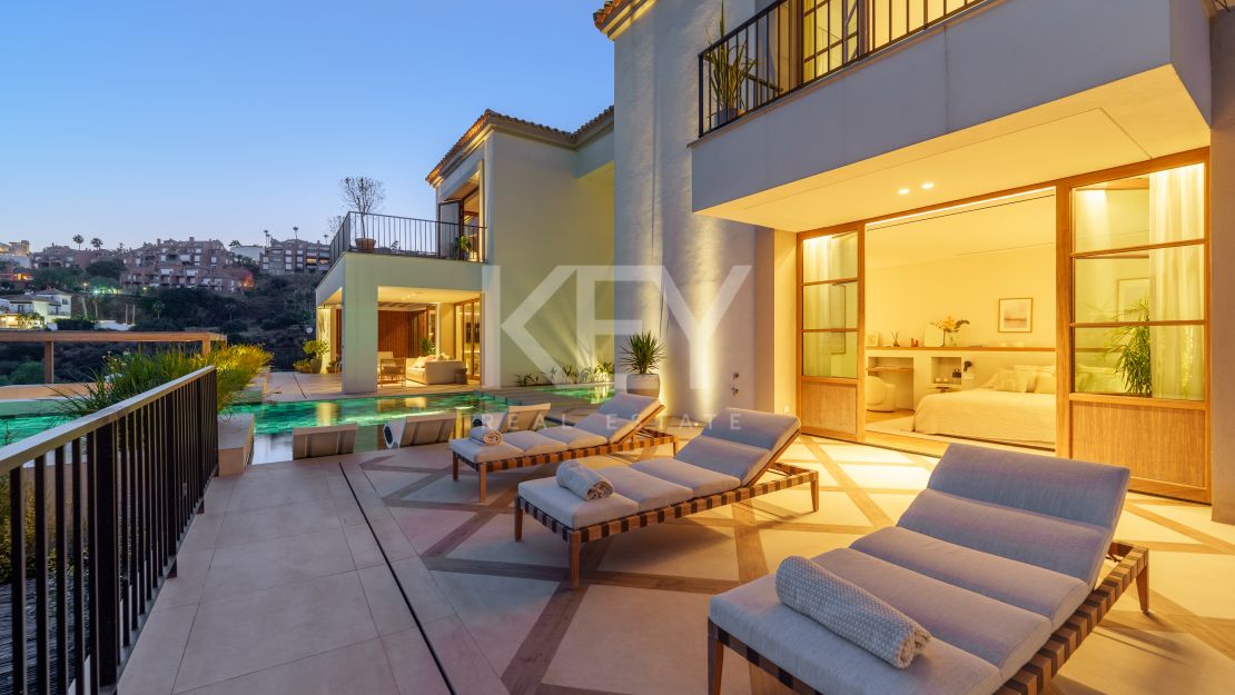 Villa moderna con vistas al mar y comodidades de bienestar en The Hills, La Quinta