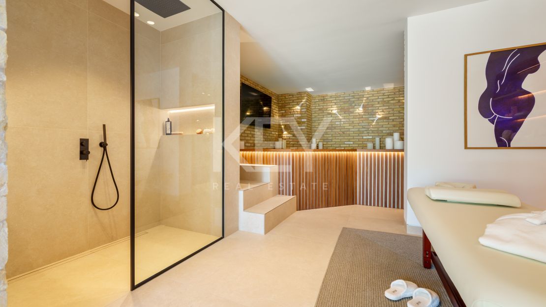 Villa moderna con vistas al mar y comodidades de bienestar en The Hills, La Quinta