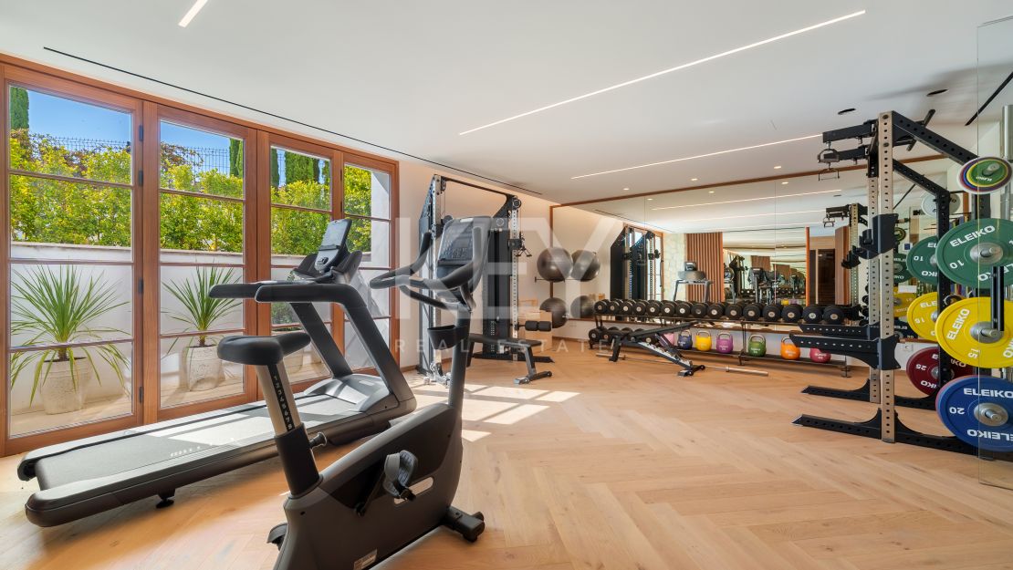 Villa moderna con vistas al mar y comodidades de bienestar en The Hills, La Quinta