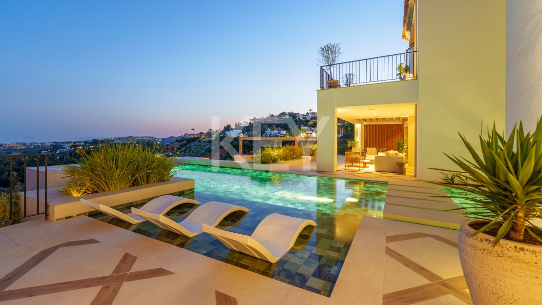 Villa moderna con vistas al mar y comodidades de bienestar en The Hills, La Quinta