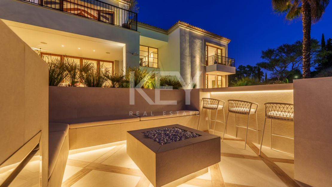 Villa moderna con vistas al mar y comodidades de bienestar en The Hills, La Quinta