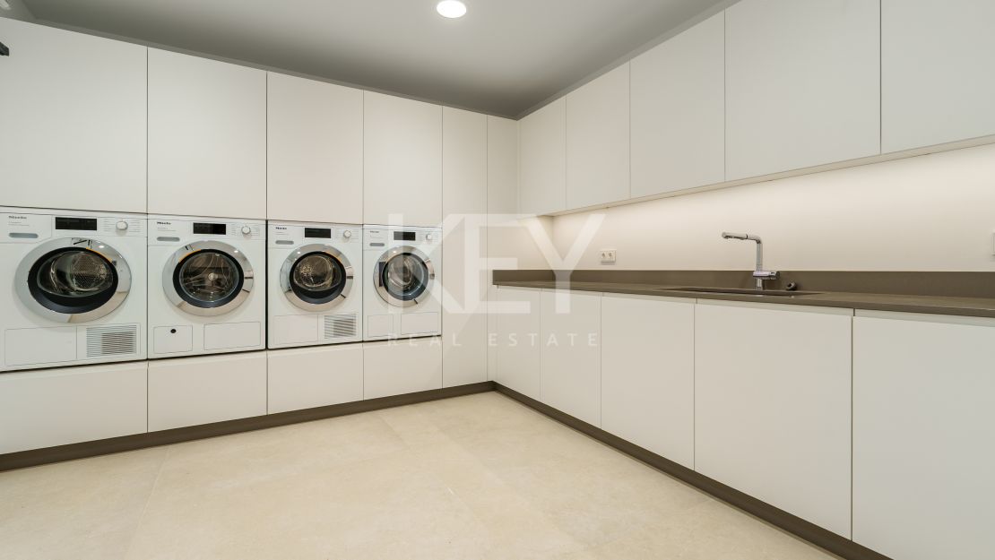 Villa moderna con vistas al mar y comodidades de bienestar en The Hills, La Quinta