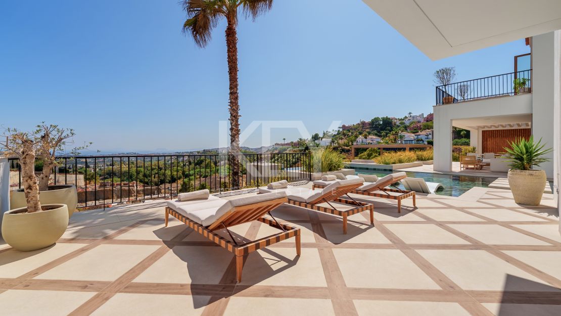 Villa moderna con vistas al mar y comodidades de bienestar en The Hills, La Quinta