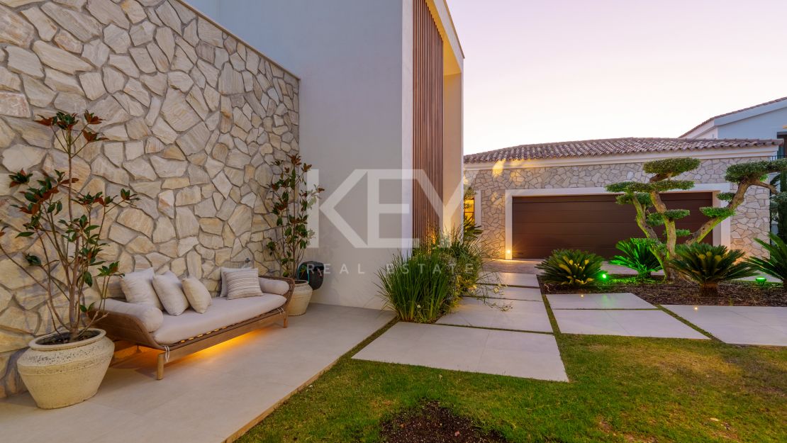 Villa moderna con vistas al mar y comodidades de bienestar en The Hills, La Quinta