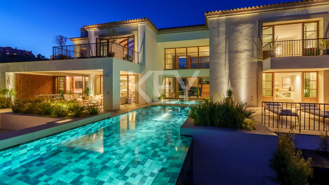 Villa moderna con vistas al mar y comodidades de bienestar en The Hills, La Quinta