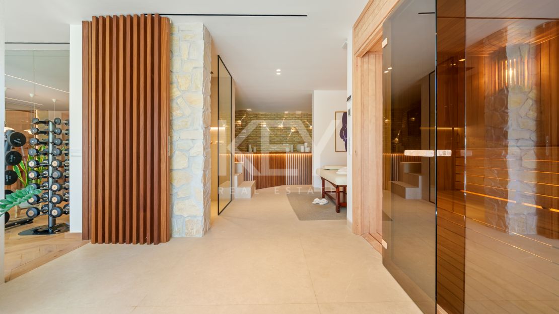 Villa moderna con vistas al mar y comodidades de bienestar en The Hills, La Quinta