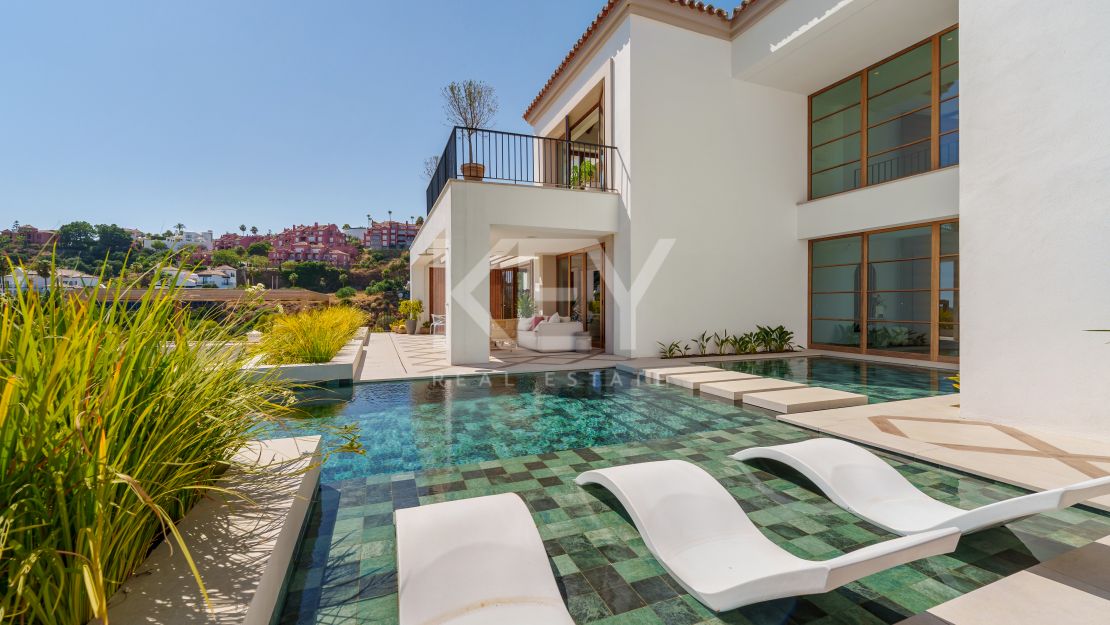 Villa moderna con vistas al mar y comodidades de bienestar en The Hills, La Quinta