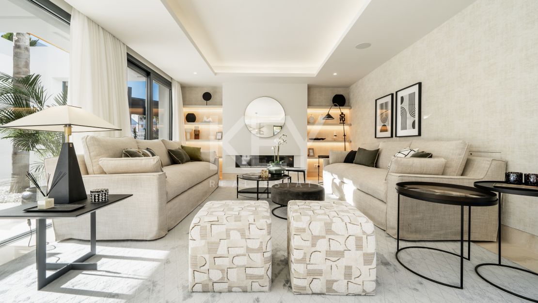 Villa única de estilo moderno con impresionantes vistas en venta en El Campanario, Estepona