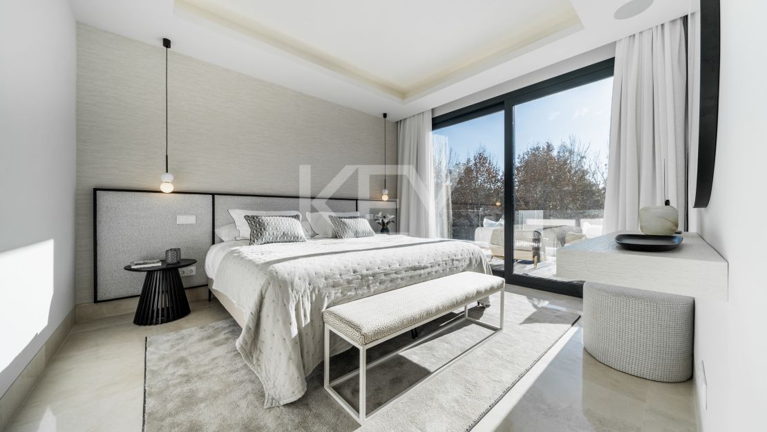 Villa única de estilo moderno con impresionantes vistas en venta en El Campanario, Estepona