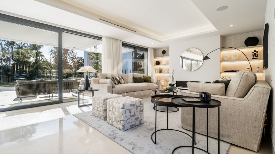 Villa única de estilo moderno con impresionantes vistas en venta en El Campanario, Estepona