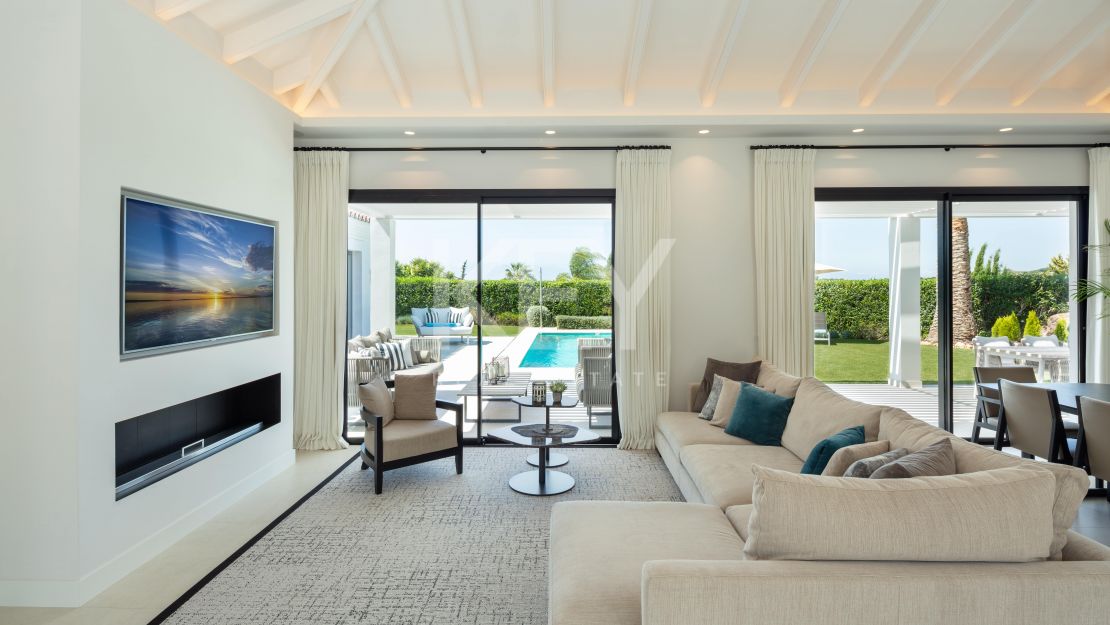 Elegant modern Andalusian villa in a prestigious gated community in Los Naranjos Golf, Nueva Andalucia