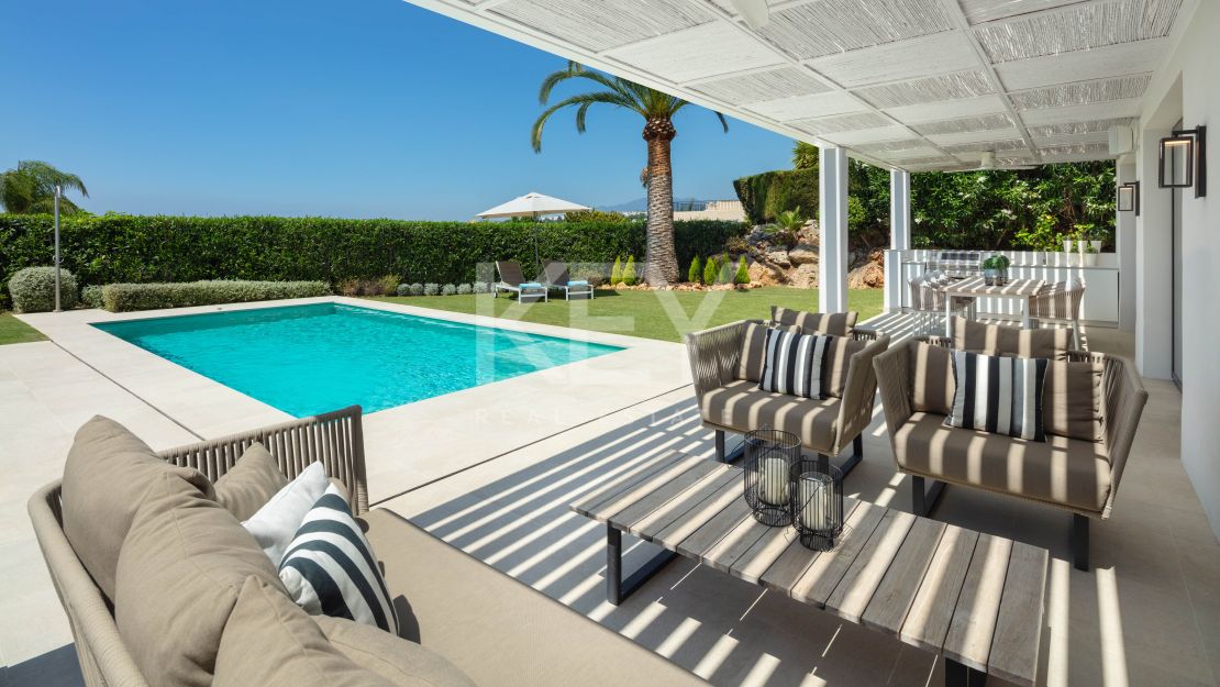 Elegant modern Andalusian villa in a prestigious gated community in Los Naranjos Golf, Nueva Andalucia