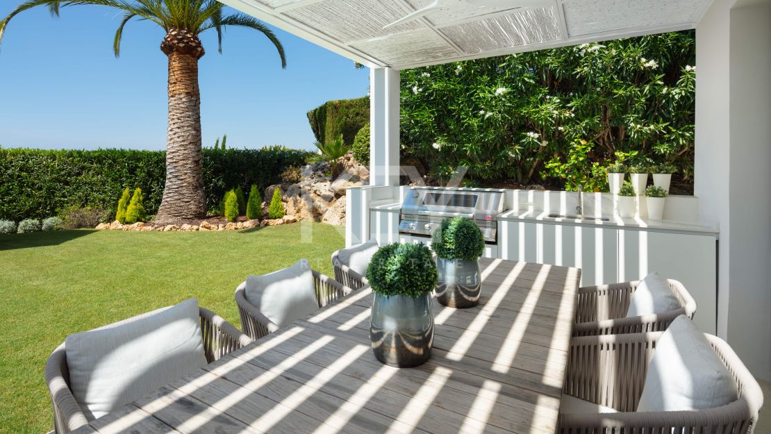 Elegant modern Andalusian villa in a prestigious gated community in Los Naranjos Golf, Nueva Andalucia