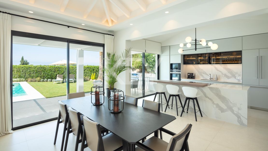 Elegant modern Andalusian villa in a prestigious gated community in Los Naranjos Golf, Nueva Andalucia