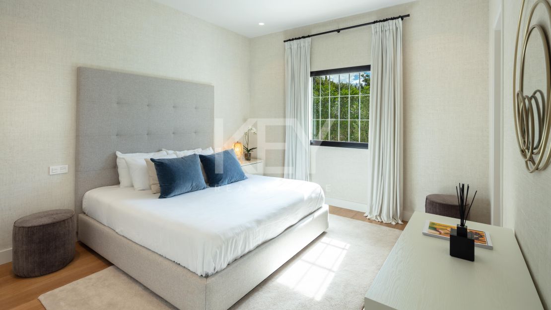 Elegant modern Andalusian villa in a prestigious gated community in Los Naranjos Golf, Nueva Andalucia