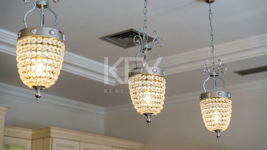 Villa Travertino: lujosa villa junto a la playa en venta en Guadalmina Baja