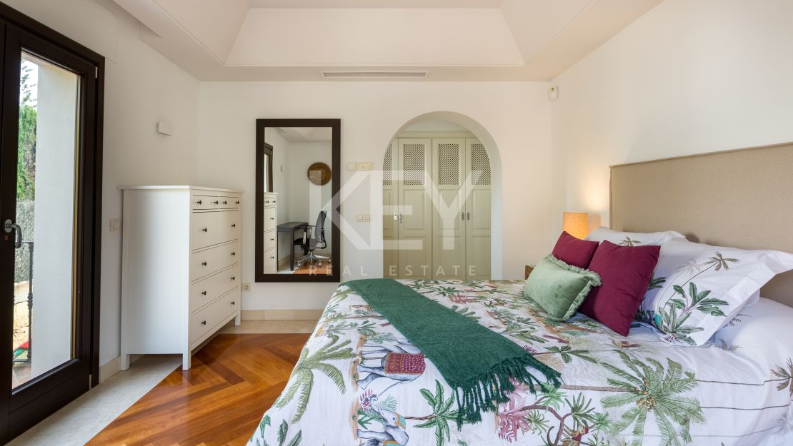Impresionante villa en alquiler junto a la playa en Casasola, Estepona