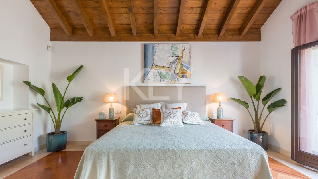 Impresionante villa en alquiler junto a la playa en Casasola, Estepona