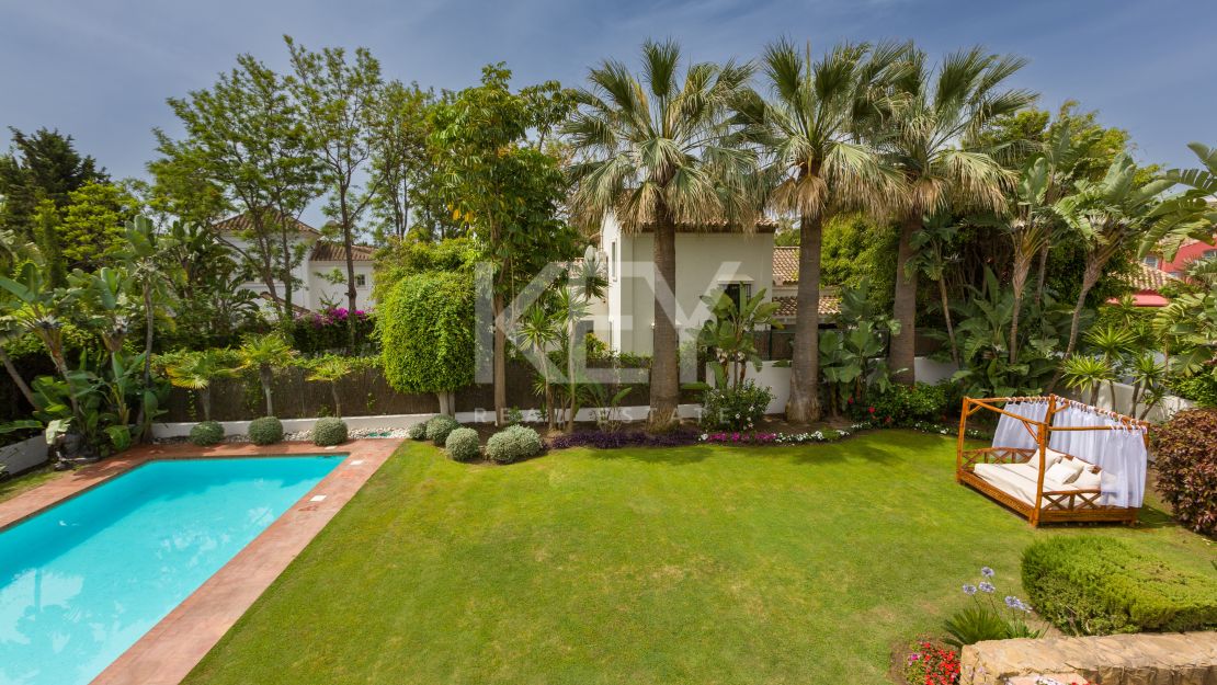 Impresionante villa en alquiler junto a la playa en Casasola, Estepona