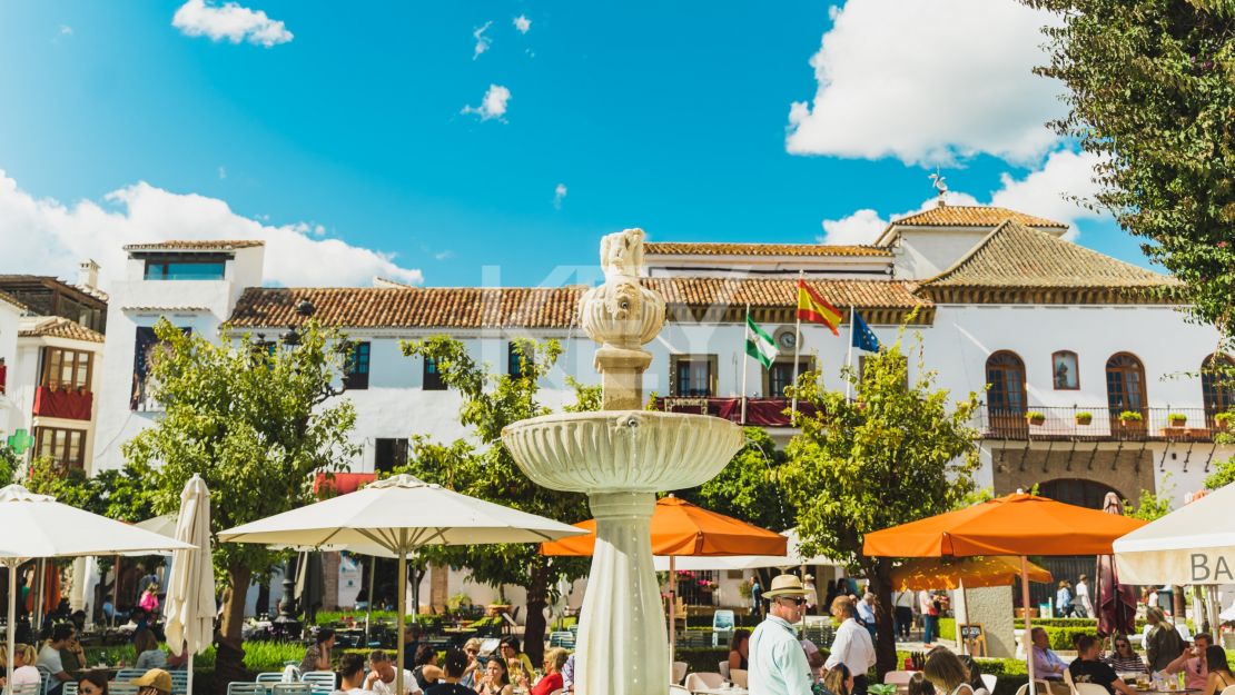 Lujosa villa moderna en Los Flamingos, Benahavis con vistas al campo de golf y retiro de spa