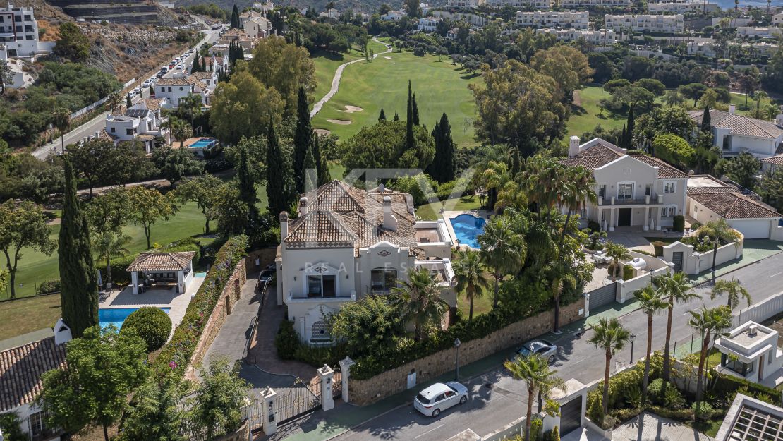 Villa andaluza clásica con privacidad y vistas al golf en La Reserva de La Quinta