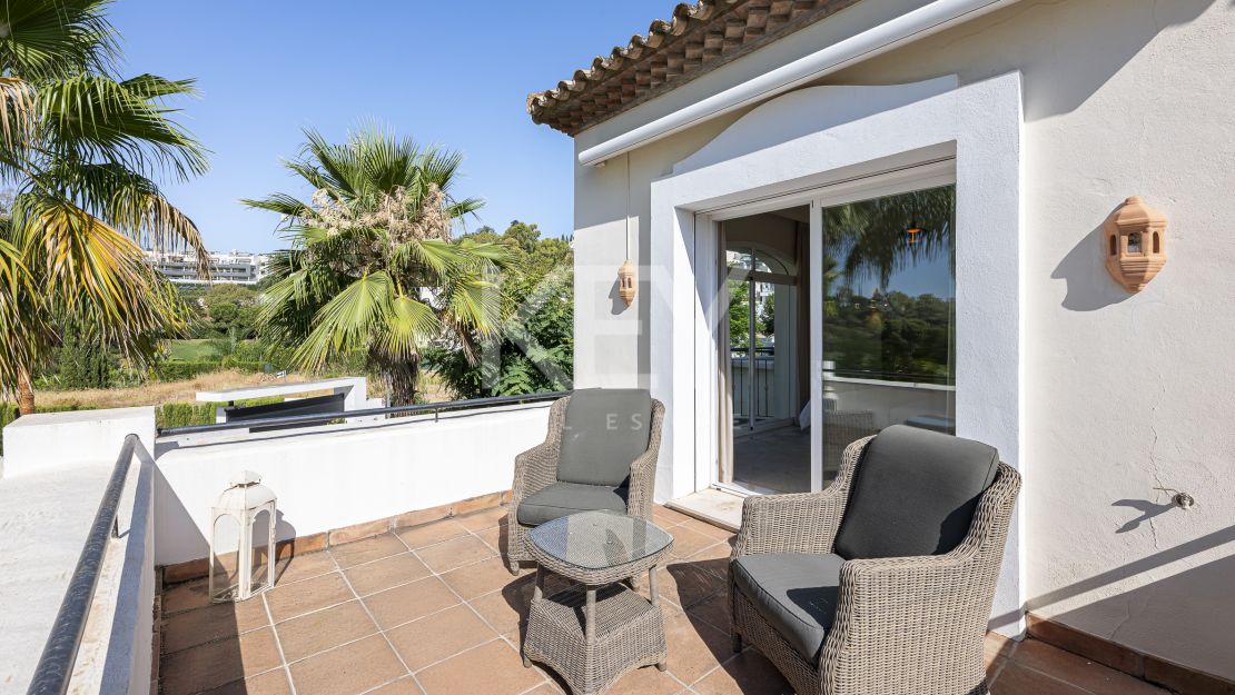 Villa andaluza clásica con privacidad y vistas al golf en La Reserva de La Quinta