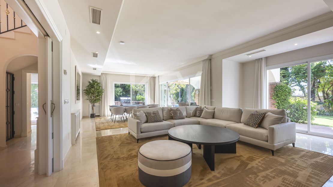 Villa andaluza clásica con privacidad y vistas al golf en La Reserva de La Quinta
