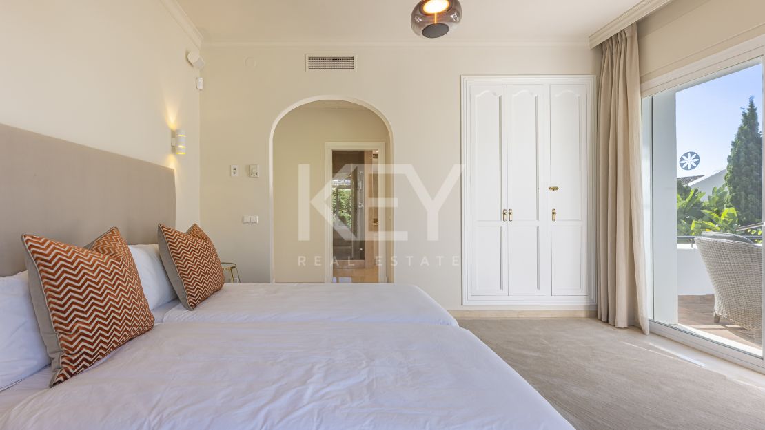 Villa andaluza clásica con privacidad y vistas al golf en La Reserva de La Quinta