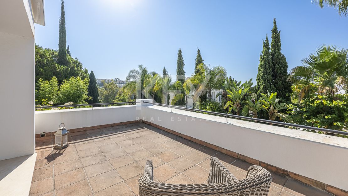 Villa andaluza clásica con privacidad y vistas al golf en La Reserva de La Quinta