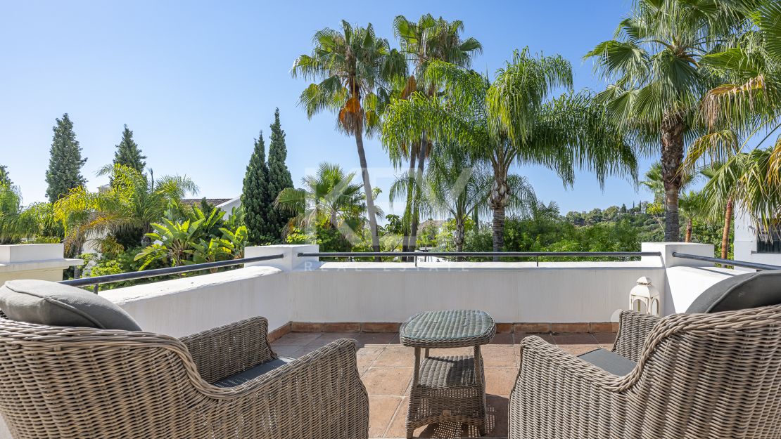 Villa andaluza clásica con privacidad y vistas al golf en La Reserva de La Quinta