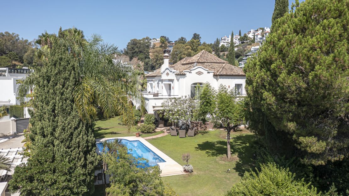 Villa andaluza clásica con privacidad y vistas al golf en La Reserva de La Quinta