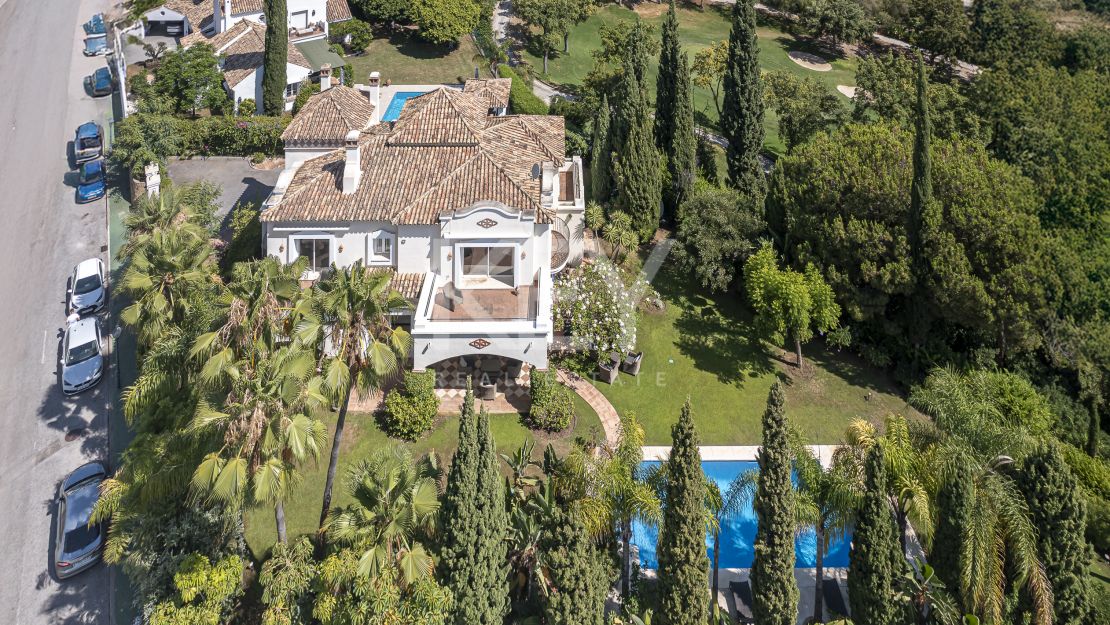 Villa andaluza clásica con privacidad y vistas al golf en La Reserva de La Quinta