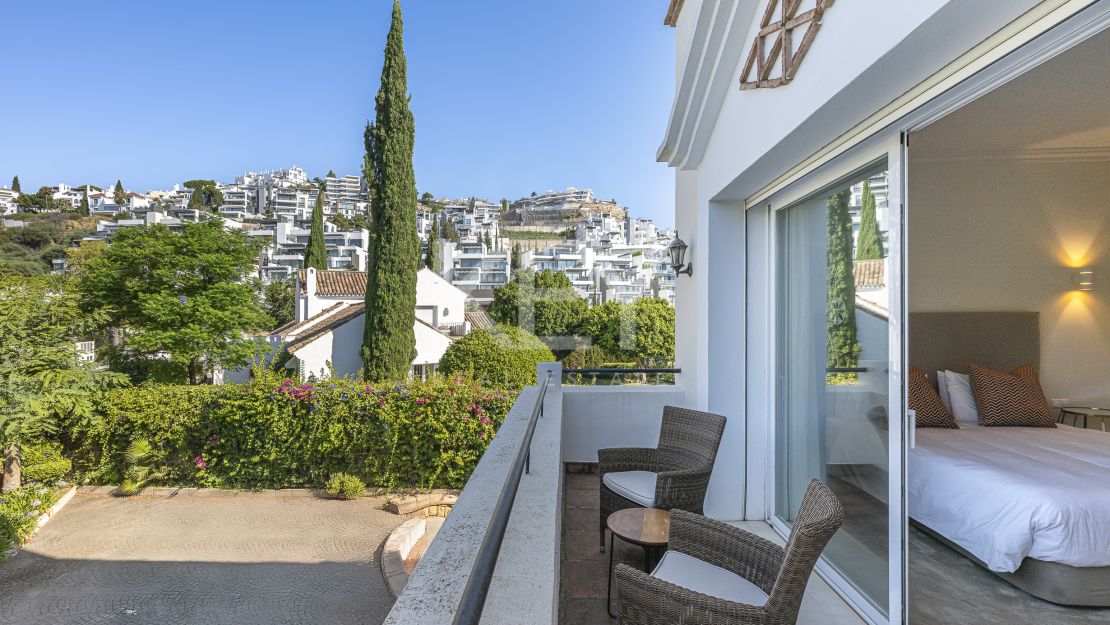 Villa andaluza clásica con privacidad y vistas al golf en La Reserva de La Quinta